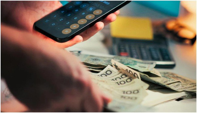 What Financial Habits Prevent Travel Budget Mistakes?